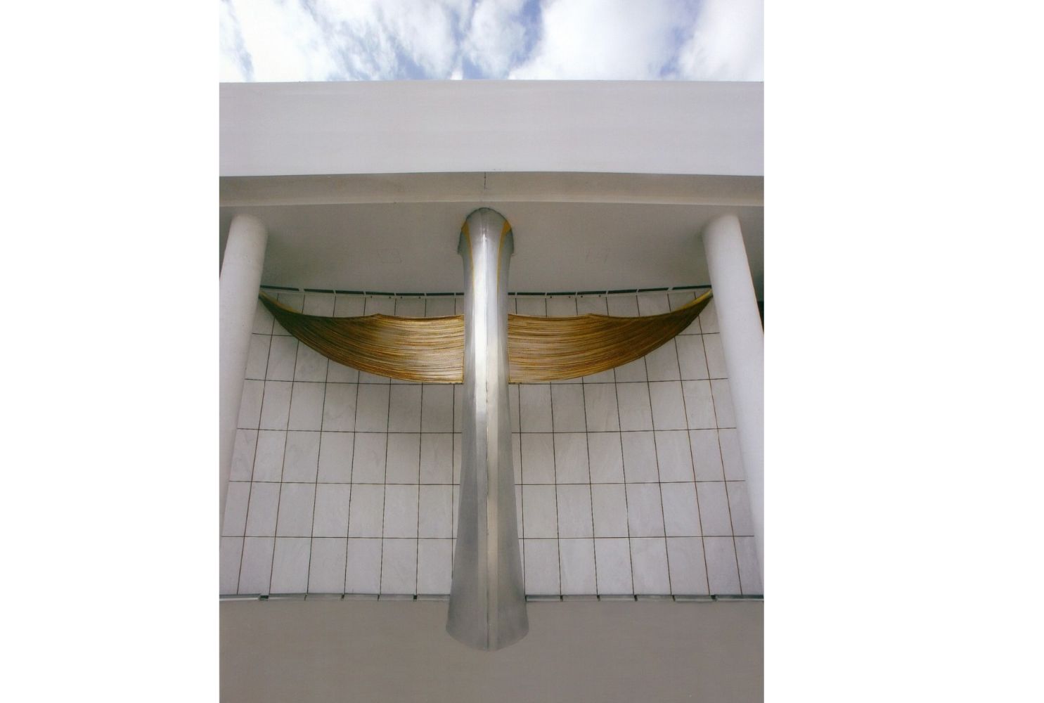 ENGΦωτογραφία-Γλυπτού-Μούσα-©Καραμανιάν-lands