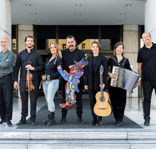 Ta_Xristougenna_tou_Karagiozi_sto_Parisi_c_Giorgos_Giannopoulos_2