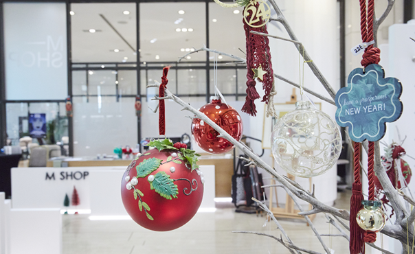 M Shop Christmas© A. Katrakazis