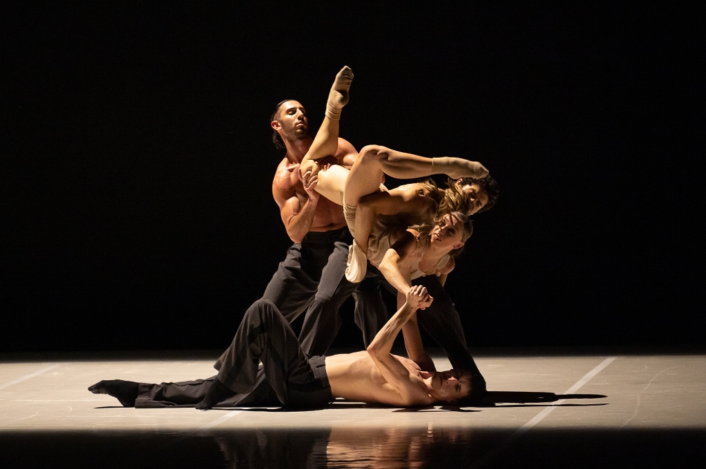 DanceMe_0171_©Rolando-Paolo-Guerzoni-Teatro-Comunale-di-Modena.jpg