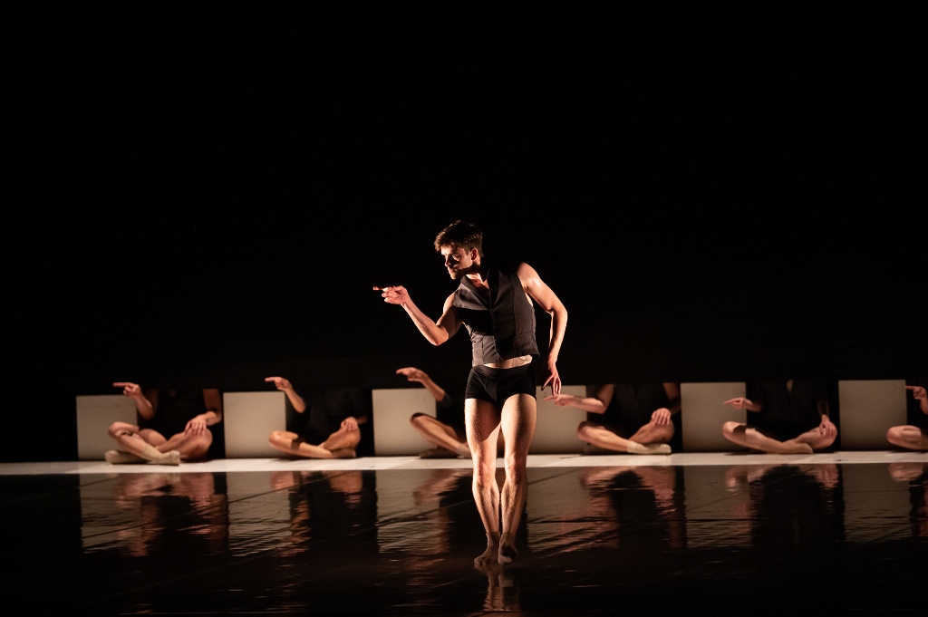 DanceMe_0378_©Rolando-Paolo-Guerzoni-Teatro-Comunale-di-Modena.jpg