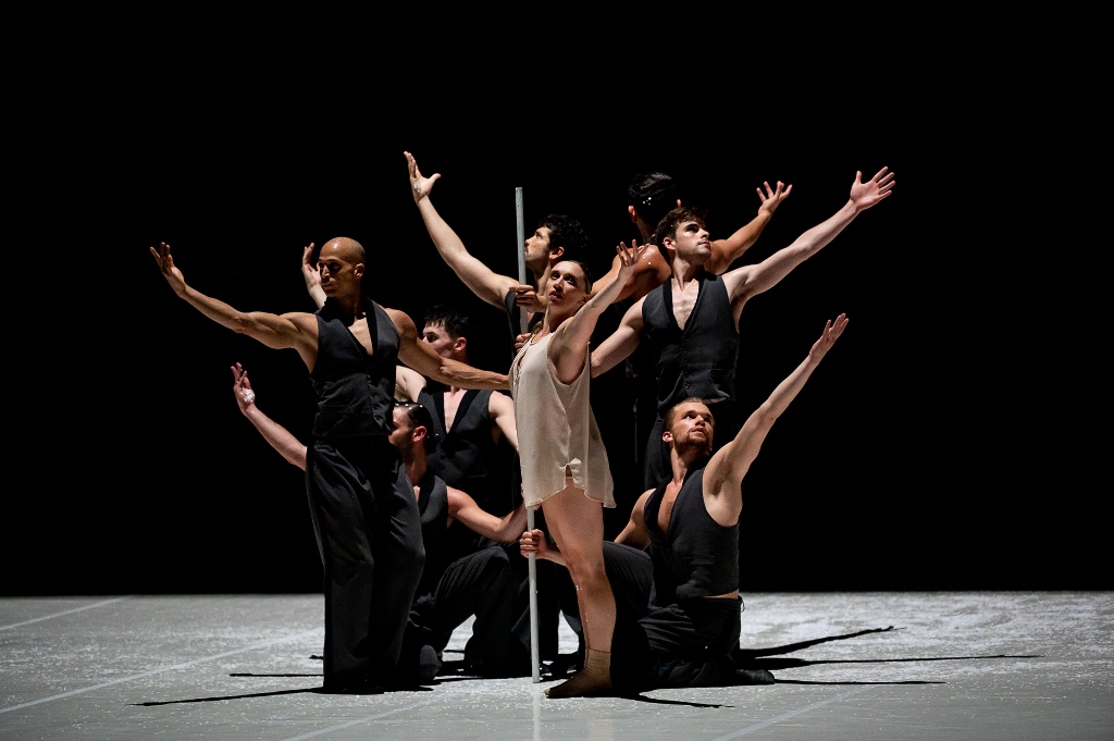 DanceMe_0499_©Rolando-Paolo-Guerzoni-Teatro-Comunale-di-Modena.jpg