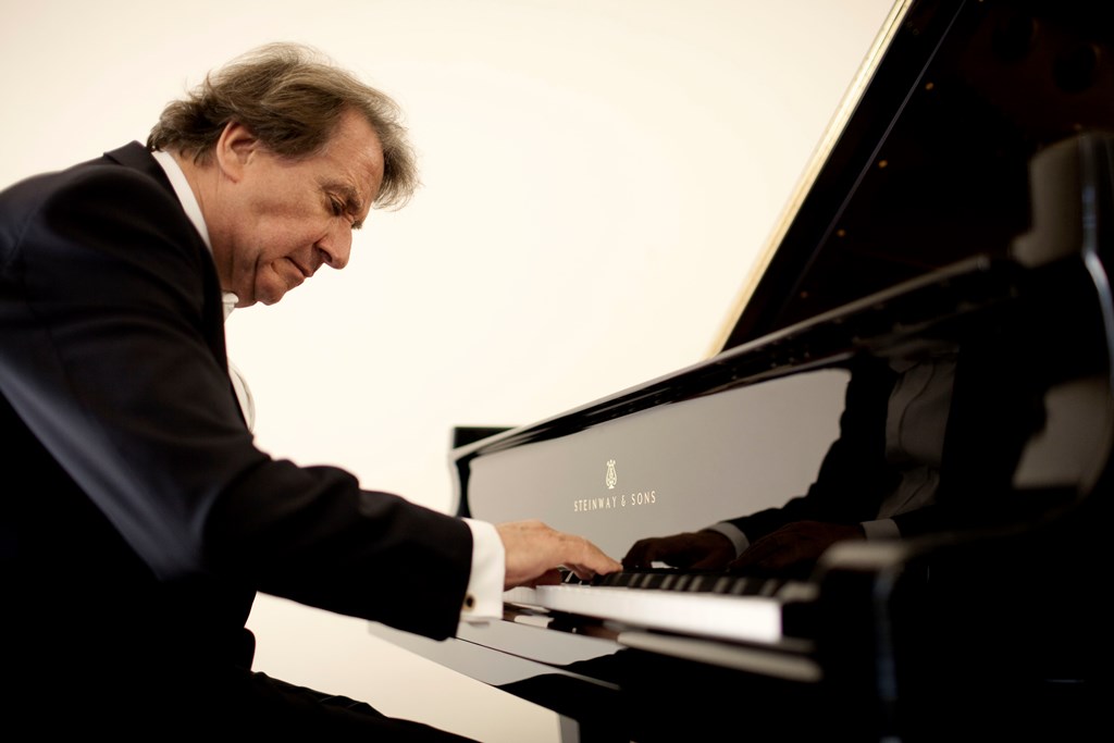 Rudolf Buchbinder
Photo: Marco Borggreve