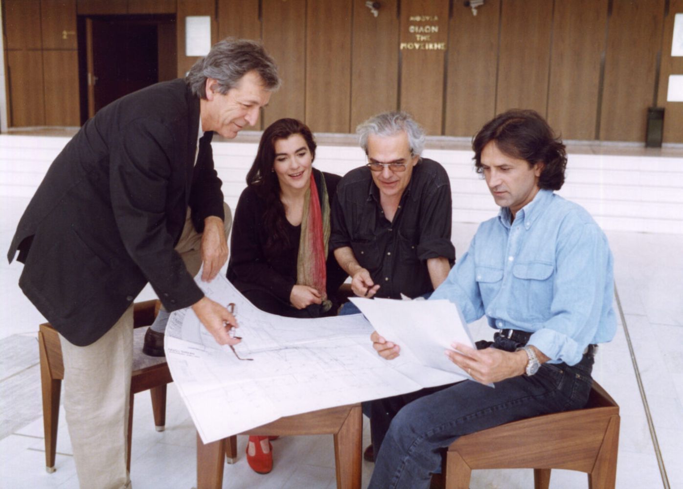 ENGMe-Fos-kai-Thanaton-Akatapafstos-2-Yorgos-Dalaras-Kostas-Gavras-4-6-1994-no-copyright-1400×1003-1