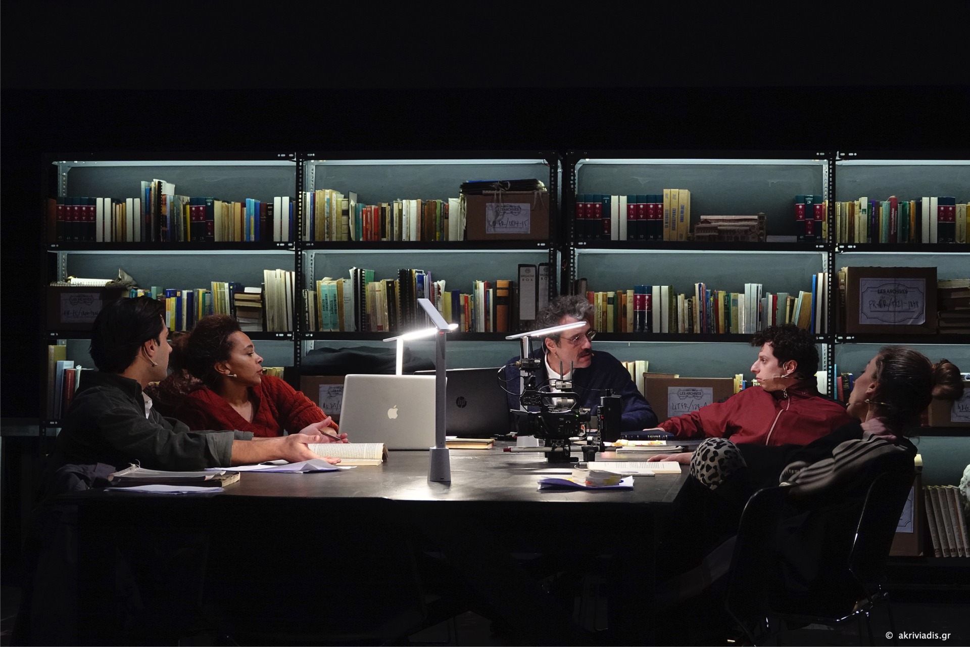 Megaron Underground. Η αισθηματική αγωγή - Ερευνώντας ένα αρχείο ρωγμών. Υποσκήνιο Β' 15/01/2025. Βαγγέλης Δαούσης, Χρήστος Διαμαντούδης, Γιώργος Κριθάρας, Ηλιάνα Μαυρομάτη, Ντέμπορα Οντόγκ