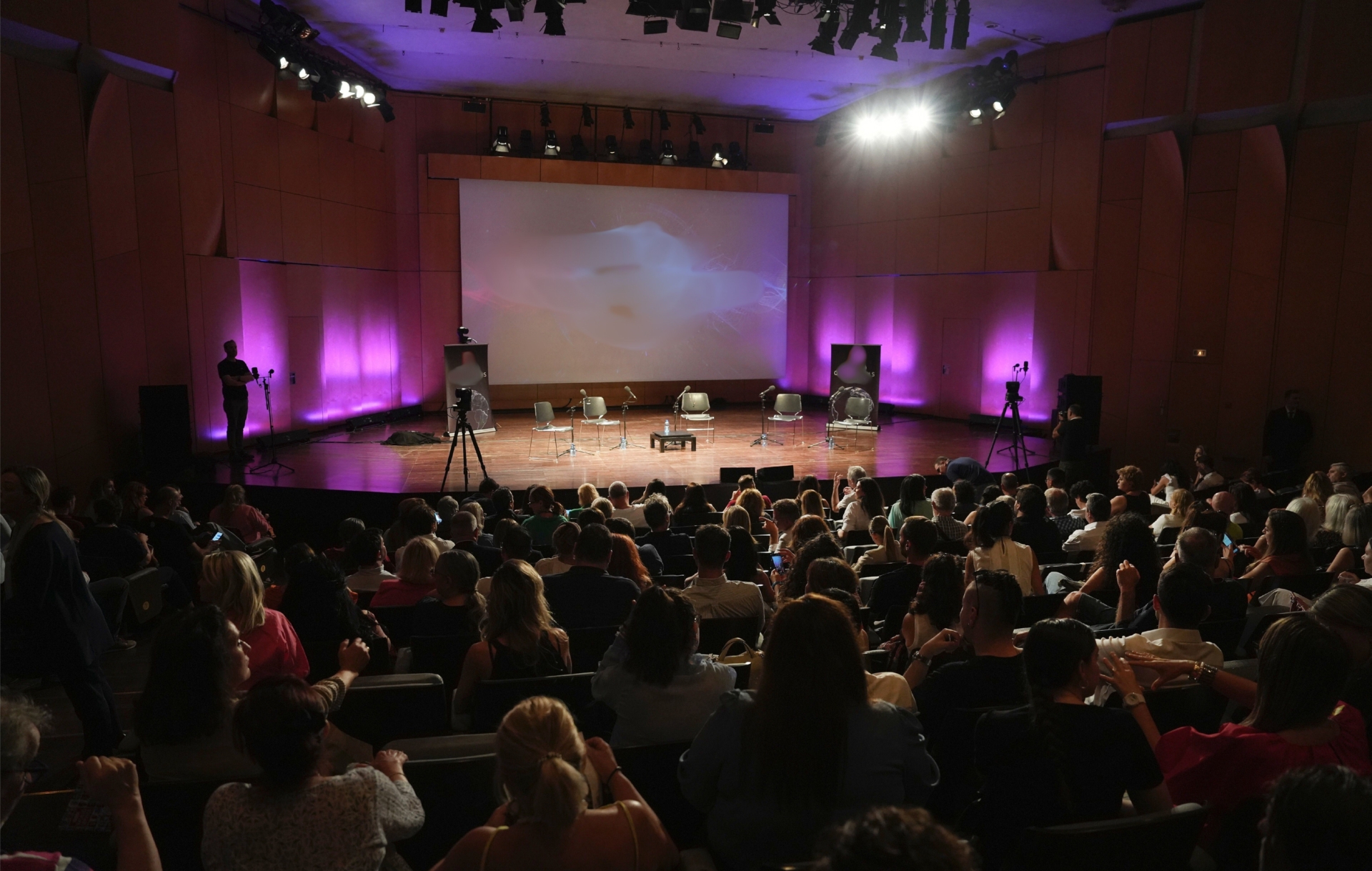 Dimitris Mitropoulos Hall-crowd