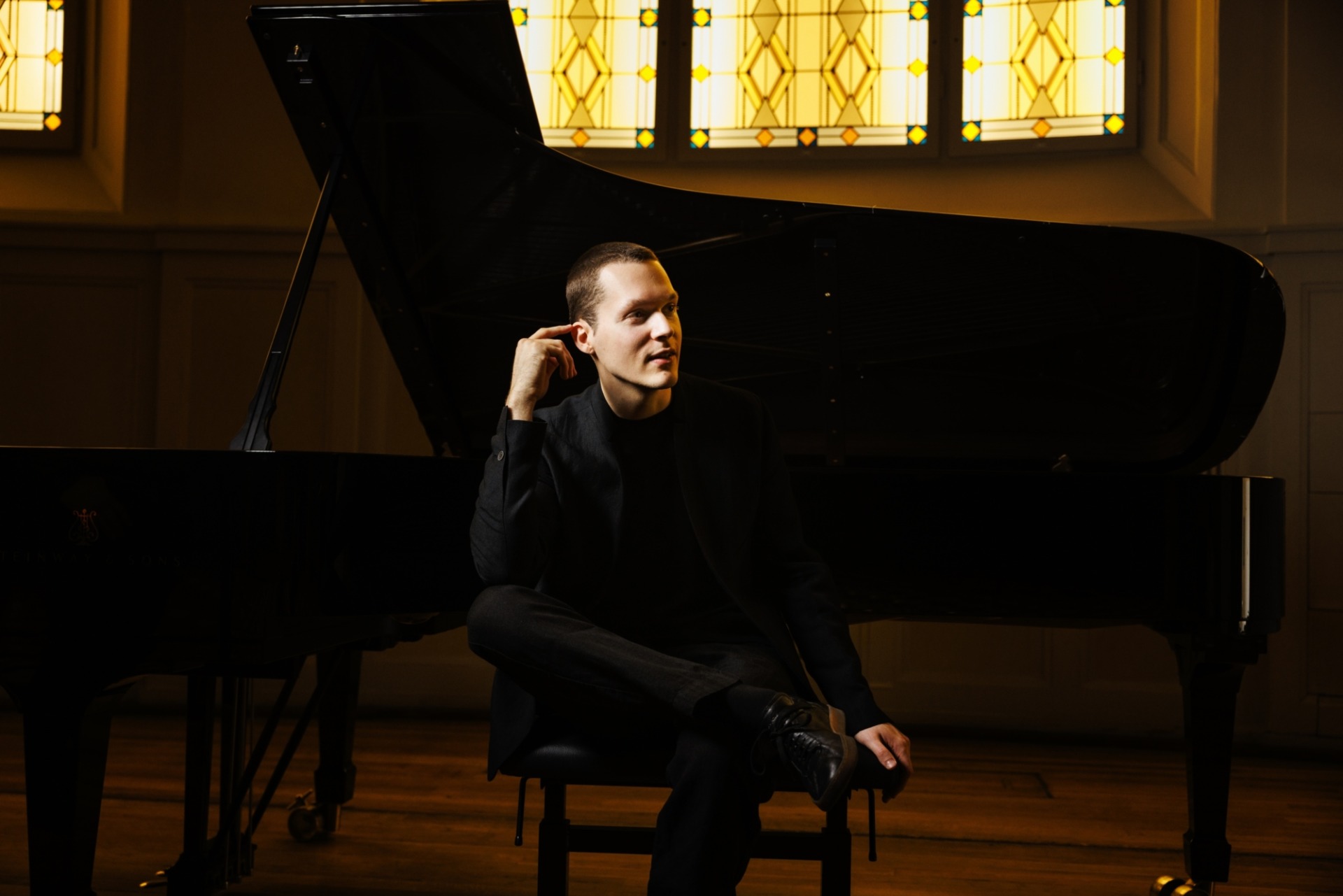 Lukas-Sternath_1-©-Peter-Rigaud-2000×1334