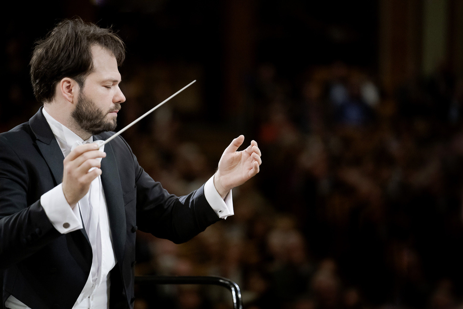 2026-27_Petr Popelka conducting (c) Werner Kmetitsch