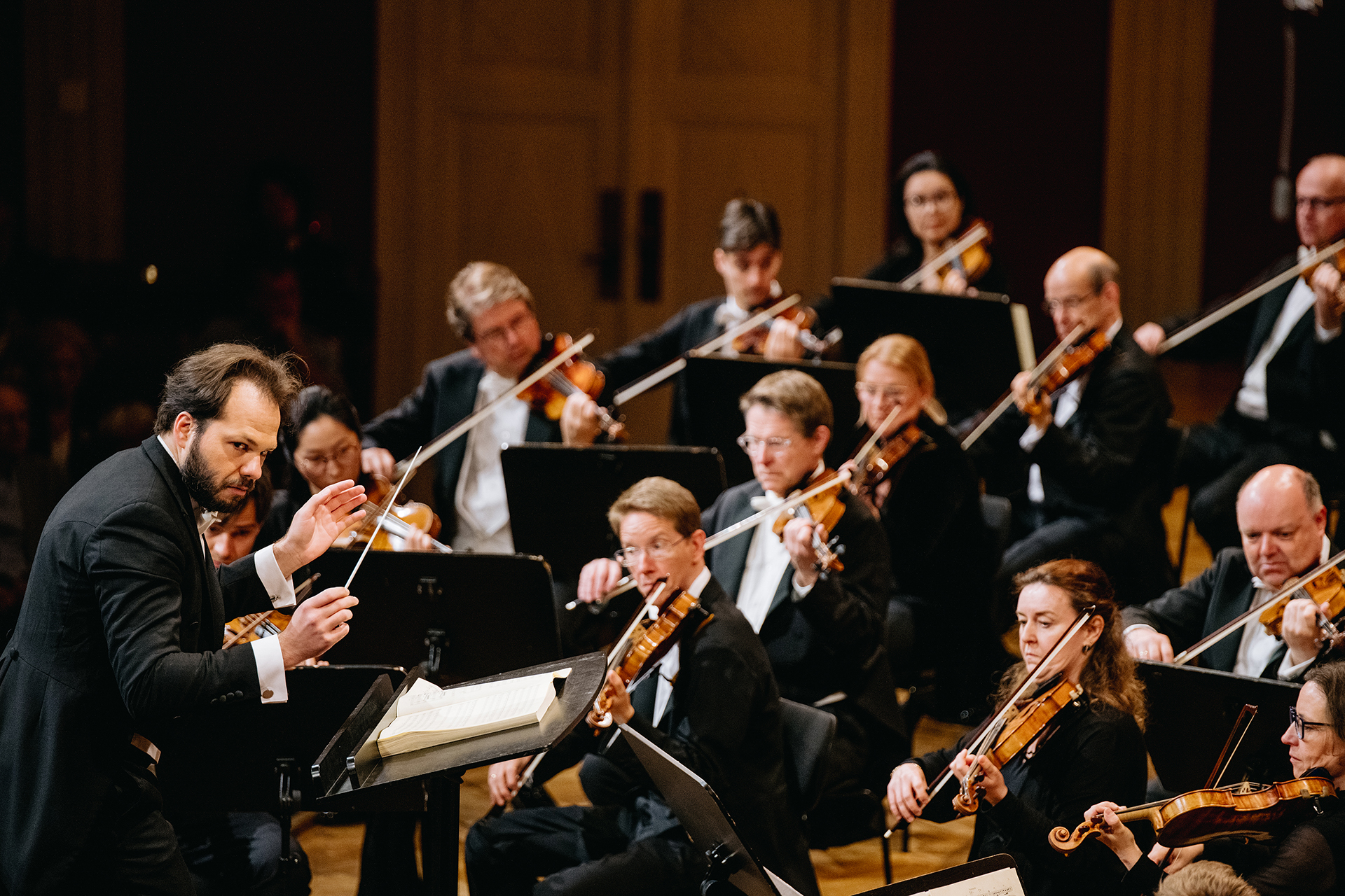 ΜΜΑ 26-27-Petr Popelka conducting (c) Igor_Ripak Websize